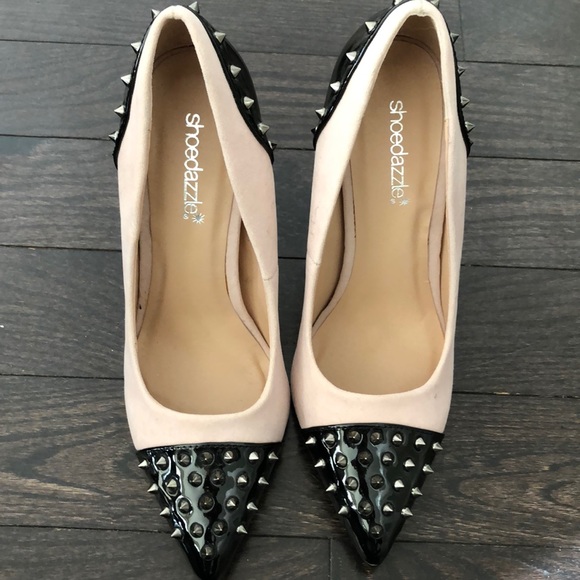 Edgy pumps with spiky hardware - Picture 6 of 7